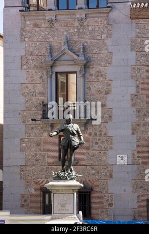 Statue de Benlliure d'Alvaro de Bazan sur la Plaza de la Villa en face de l'Hôtel de ville, Madrid, Espagne. Banque D'Images