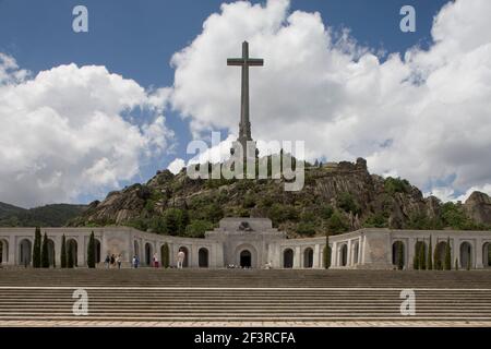 Vue depuis l'esplanade de la Valle de los Caidos, la Vallée des morts, une basilique catholique et un monument commémoratif, conçu par le dictateur espagnol Banque D'Images