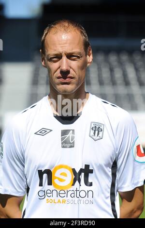 FOOTBALL - CHAMPIONNAT FRANÇAIS 2010/2011 - L2 - PRÉSENTATION SCO ANGERS - 31/08/2010 - PHOTO PASCAL ALLEE / DPPI - NICOLAS GILLET Banque D'Images