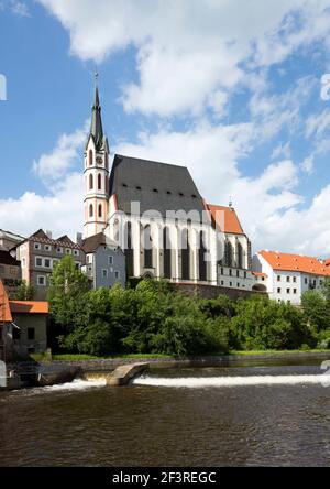 Eglise gothique Saint-Vitus au-dessus de la Vltava, Cesky Krumlov, Bohême du Sud, République tchèque Banque D'Images