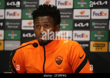 Kiev, Ukraine. 17 mars 2021. Kiev, UKRAINE - 17 MARS 2021 - milieu de terrain de A. S. Roma Amadou Diawara est photographié lors de la conférence de presse en prévision de l'UEFA Europa League Round of 16 2nd leg game contre le FC Shakhtar Donetsk au NSC Olimpiyski, Kiev, capitale de l'Ukraine crédit: UKRINFORM/Alamy Live News Banque D'Images