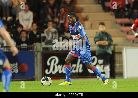 FOOTBALL - CHAMPIONNAT DE FRANCE 2011/2012 - EA GUINGAMP V AS MONACO - 17/10/2011 - PHOTO PASCAL ALLEE / DPPI - EDGARD SALLI (ASM) Banque D'Images