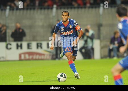 FOOTBALL - CHAMPIONNAT DE FRANCE 2011/2012 - EA GUINGAMP V AS MONACO - 17/10/2011 - PHOTO PASCAL ALLEE / DPPI - ADRIANO (ASM) Banque D'Images