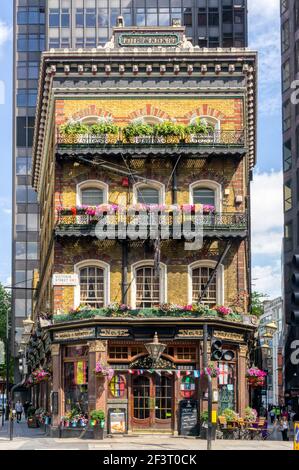 La maison publique Albert à Victoria Street, centre de Londres. Banque D'Images