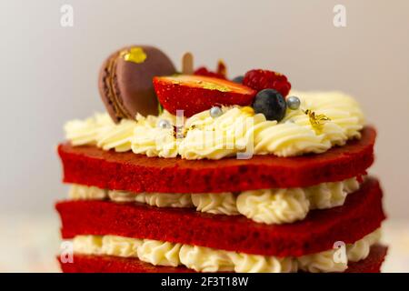 Gâteau en velours rouge avec glaçage au fromage à la crème Banque D'Images