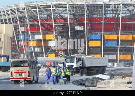 Vue sur le stade Ras Abu Abboud en construction. C'est l'un des lieux de la FIFA 2022. Banque D'Images