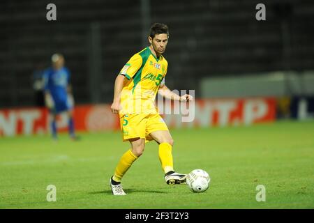 FOOTBALL - COUPE DE LA LIGUE FRANÇAISE 2012/2013 - 1ER TOUR - SCO ANGERS / FC NANTES - 07/08/2012 - PHOTO PASCAL ALLEE / DPPI - OLIVIER VEIGNEAU (FCN) Banque D'Images