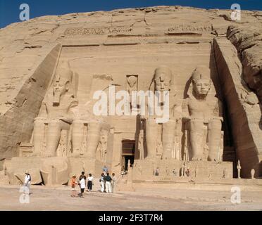 Égypte. Assouan. Abou Simbel. Ruines du temple de Ramesses II Banque D'Images