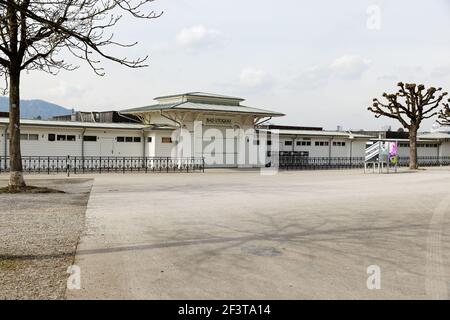 piscine extérieure utoquai zurich en période de crise de la couronne, vide, sans personne, jour, soleil Banque D'Images