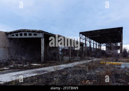 Territoire de la zone industrielle abandonnée en attente de démolition Banque D'Images