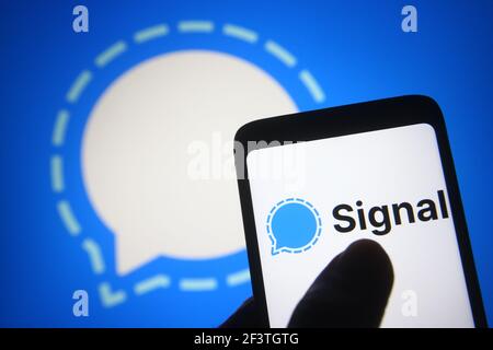 Ukraine. 17 mars 2021. Sur cette photo, un logo signal apparaît sur l'écran d'un smartphone. (Photo de Pavlo Gonchar/SOPA Images/Sipa USA) crédit: SIPA USA/Alay Live News Banque D'Images