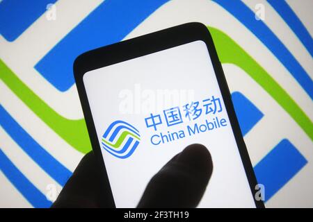 Ukraine. 17 mars 2021. Dans cette illustration, un logo China Mobile apparaît sur l'écran d'un smartphone. (Photo de Pavlo Gonchar/SOPA Images/Sipa USA) crédit: SIPA USA/Alay Live News Banque D'Images