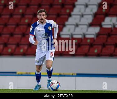 Blackburn, Royaume-Uni. 17 mars 2021. Joe Rothwell #8 de Blackburn Rovers avance avec le ballon à Blackburn, Royaume-Uni le 3/17/2021. (Photo de Simon Whitehead/News Images/Sipa USA) crédit: SIPA USA/Alay Live News Banque D'Images