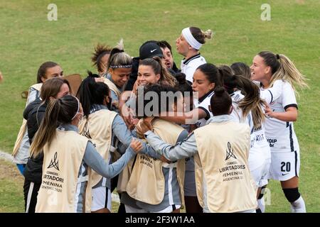 Moron, province de Buenos Aires, Argentine. 17 mars 2021. SPORTS.- 15 mars 2021. Moron, province de Buenos Aires, Argentine.- les joueurs de Corinthians DIAS DE BRITTO TAMIRES -centre- (Brésil) célèbre un but contre America de Cali (Colombie) à la mi-finale de football féminin CONMEBOL Copa Libertadores, au stade Deportivo Moron de Moron à Moron, province de Buenos Aires, Argentine, le lundi 17 mars 2021. Credit: Julieta Ferrario/ZUMA Wire/Alay Live News Banque D'Images