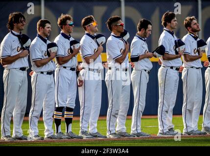 Edmond, OK, États-Unis. 16 mars 2021. Les joueurs de l'Oklahoma central avant un match de baseball entre les Oklahoma Christian Eagles et les Central Oklahoma Bronchos à Wendell Simmons Field à Edmond, OK. Gray Siegel/CSM/Alamy Live News Banque D'Images