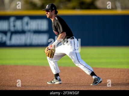 Edmond, OK, États-Unis. 16 mars 2021. Jordan Kennedy (8), infieleur chrétien d'Oklahoma, lors d'un match de baseball entre les Oklahoma Christian Eagles et les Central Oklahoma Bronchos au stade Wendell Simmons Field à Edmond, Oklahoma. Gray Siegel/CSM/Alamy Live News Banque D'Images