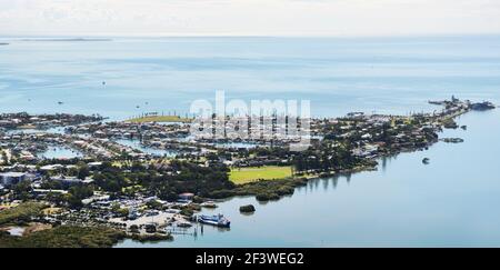 Vue aérienne de Raby Bay et Cleveland dans le Queensland, en Australie. Banque D'Images
