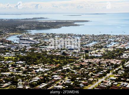 Vue aérienne de Raby Bay et Cleveland dans le Queensland, en Australie. Banque D'Images