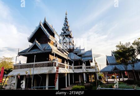 Bâtiment de style thaïlandais du nord centre culturel de Maesariang. Mae Hong son,Thaïlande( généralité en Thaïlande, et genre d'art décoré dans l'église bouddhiste, Banque D'Images