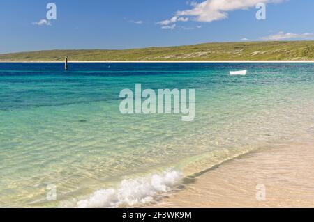 Sable blanc et turquoise sur la plage - Hamelin Bay, WA, Australie Banque D'Images