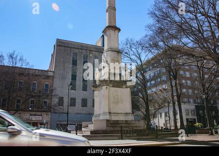 Augusta, GA USA - 02 21 21: Un monument au centre-ville d'Augusta grand panoramique de près Banque D'Images