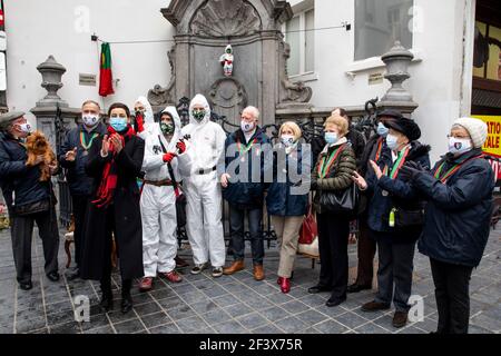 Illustration l'image montre une cérémonie pour révéler le premier nouveau costume de 2021 de la statue la plus célèbre de Bruxelles Manneken Pis, à Bruxelles, jeudi 18 M. Banque D'Images