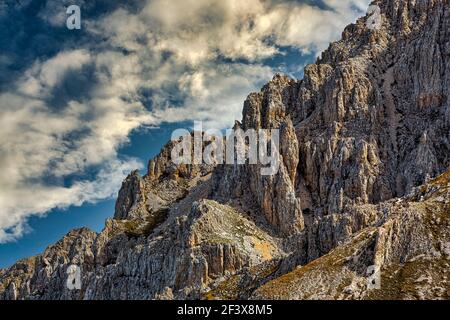 Cresta delle Murelle, un amphithéâtre naturel des montagnes dans le parc national de Maiella. Abruzzes, Italie, Europe Banque D'Images