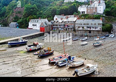 bateaux de pêche dans le port de clovelly devon, angleterre, Banque D'Images