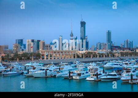 Le Koweït, Koweït City, souk Shark Shopping Center et port de plaisance Banque D'Images