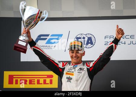08 George Russell, GRAND Prix D'ART, portrait, podium pendant le championnat de Formule 2 2018 de la FIA en France du 22 au 24 juin au Castellet - photo Sebastiaan Rozendaal / DPPI Banque D'Images