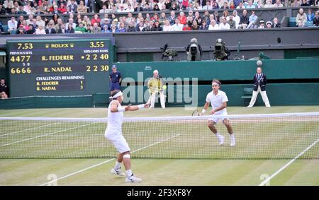 CHAMPIONNATS DE TENNIS DE WIMBLEDON 2008. 12ÈME JOUR 5/7/2008 FINALE HOMMES RODGER FEDERER V R.NADEL PHOTO DAVID ASHDOWN Banque D'Images