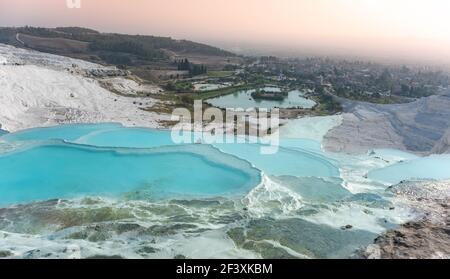 Pamukkale, piscine naturelle avec de l'eau bleue, Turquie Banque D'Images