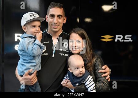 BUEMI Sebastien avec sa femme Jennifer et leur fils Jules et Theo (ch) équipe de Formule E Renault E.DAMS, portrait lors du championnat de Formule E 2018, à Zurich, Suisse du 9 au 10 juin - photo Eric Vargiolu / DPPI Banque D'Images