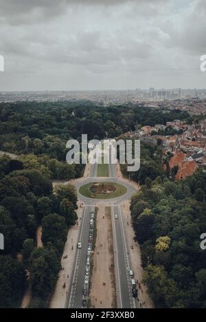 Bruxelles, Belgique - 16 août 2019 : vue aérienne du boulevard du Centenaire à Bruxelles, la plus grande municipalité et le centre historique de Bruxelles Banque D'Images