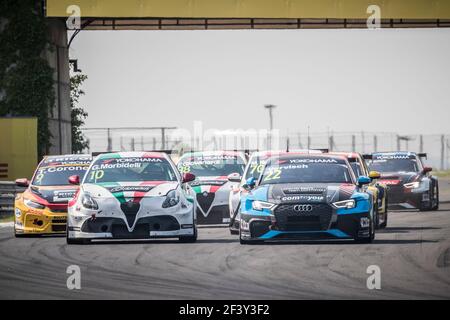 10 MORBIDELLI Gianni (ITA), Team Mulsanne, Alfa Romeo Giulietta TCR, action 22 VERVISCH Frederic (bel), AUDI Sport Team COMTOYOU, Audi RS3 LMS, action lors de la coupe WTCR World Touring car Cup 2018, course de Hongrie à hungaroring, Budapest du 27 au 29 avril - photo LPI Gregory et Gregory Banque D'Images