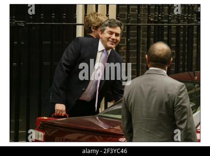 Gordon Brown sort sur 11 Downing St pour aller Et remettre son budget 2004 au Parlement.pic David Sandison 17/3/2004 Banque D'Images