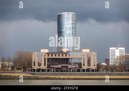 Le triangle de Cologne est un point de repère important à Cologne et visible dans tout le centre-ville. Banque D'Images