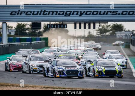 DÉBUT DE LA COURSE 2 42 MICHAL Fabien (fra), GUILVERT Gregory (fra), Audi R8 LMS GT4 Team Sainteloc Racing, action pendant le championnat français de circuit 2018 de la FFSA GT, du 7 au 9 septembre à Magny-cours, France - photo Jean Michel le Meur / DPPI Banque D'Images