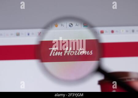 New York, Etats-Unis - 18 mars 2021 : icône du logo de la société Tim Hortons sur le site Web, Editorial Banque D'Images