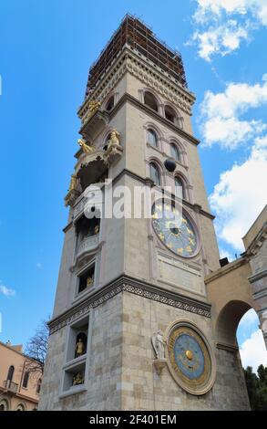 Le clocher de Duomo di Messina, cathédrale de Messina, Sicile, Italie Banque D'Images