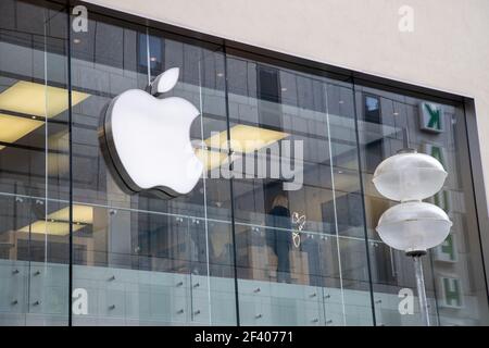 Apple Store. Menschen Shoppen in München am 18.3.2021. - les gens font du shopping à Munich, en Allemagne, le 18 2021 mars. (Photo par Alexander Pohl/Sipa USA) crédit: SIPA USA/Alay Live News Banque D'Images