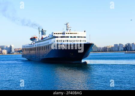 Un navire à destination de Tanger, au Maroc, à destination de l'Espagne, pour transporter des passagers. Fond d'écran de voyage Banque D'Images