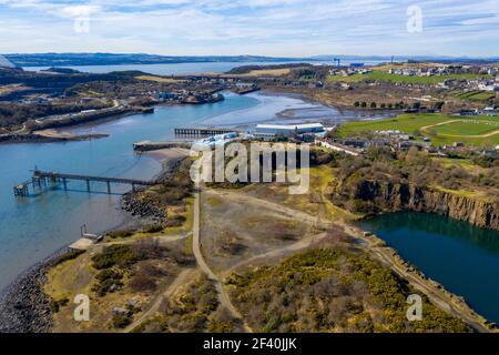 Vue aérienne de la carrière de Prestonhill et du port d'Inverkeithing, Inverkeithing, Fife, Écosse. Banque D'Images