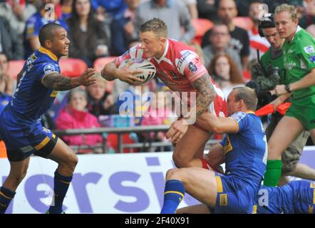 LIGUE DE RUGBY. FINALE DE LA COUPE DU DÉFI CARNEGIE À WEMBLEY. LEEDS V WIGAN..JOSH CHARNLEY SUR LE POINT DE MARQUER LA 1ÈRE TENTATIVE. 27/8/2011. PHOTO DAVID ASHDOWN Banque D'Images