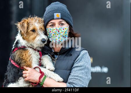 Cork, Irlande. 18 mars 2021. Environ 150 femmes et hommes ont assisté à une manifestation "RECLAIM the Streets" organisée par le groupe féministe socialiste Rosa. La manifestation a été organisée après que Sarah Everard ait été kidnappée et assassinée à Londres par un officier de police métropolitaine en service. Crédit : AG News/Alay Live News Banque D'Images