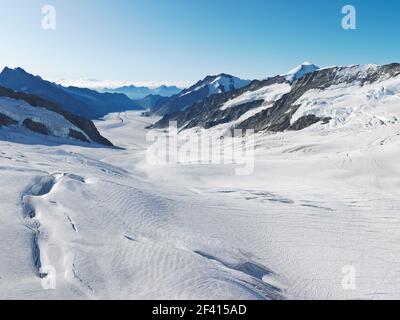 Le Grand glacier d'Aletsch, à 22 km du plus long cours d'eau des Alpes, commence sur le Jungfraujoch-Top d'Europe. Banque D'Images