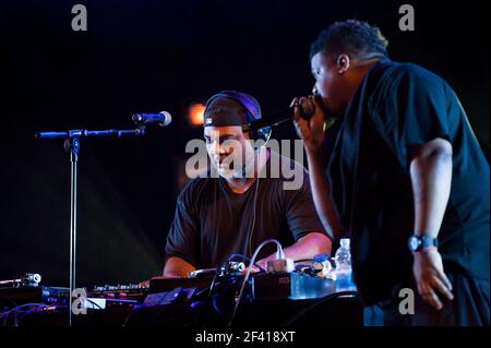 Vincent Mason et David Jude Jolicoeur de la Soul se produit en direct sur scène le deuxième jour du Camp Bestival 2014, Château de Lulworth - Dorset Banque D'Images