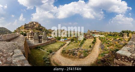 Kumbhalgarh est une forteresse de Mewar sur la plage ouest des collines d'Aravalli, dans le district de Rajsamand près d'Udaipur de l'état de Rajasthan dans l'ouest de l'Inde. Banque D'Images