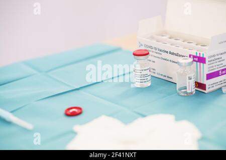 GRENADE, ESPAGNE. 26 FÉVRIER 2021. Le vaccin d'AstraZeneca utilisé dans la vaccination de masse contre Covid-19. Banque D'Images