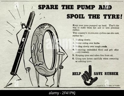 Publicité vintage 1944 en temps de guerre encourageant les cyclistes à économiser du caoutchouc, du ministère des Approvisionnements. Banque D'Images